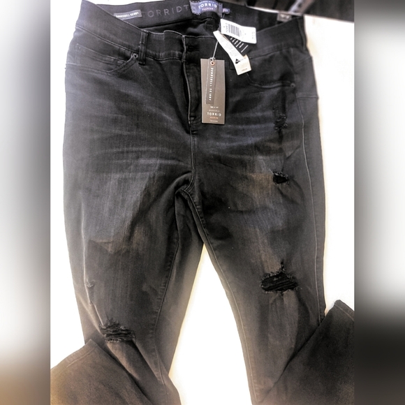 Torrid Bombshell skinny jeans - Picture 4 of 4